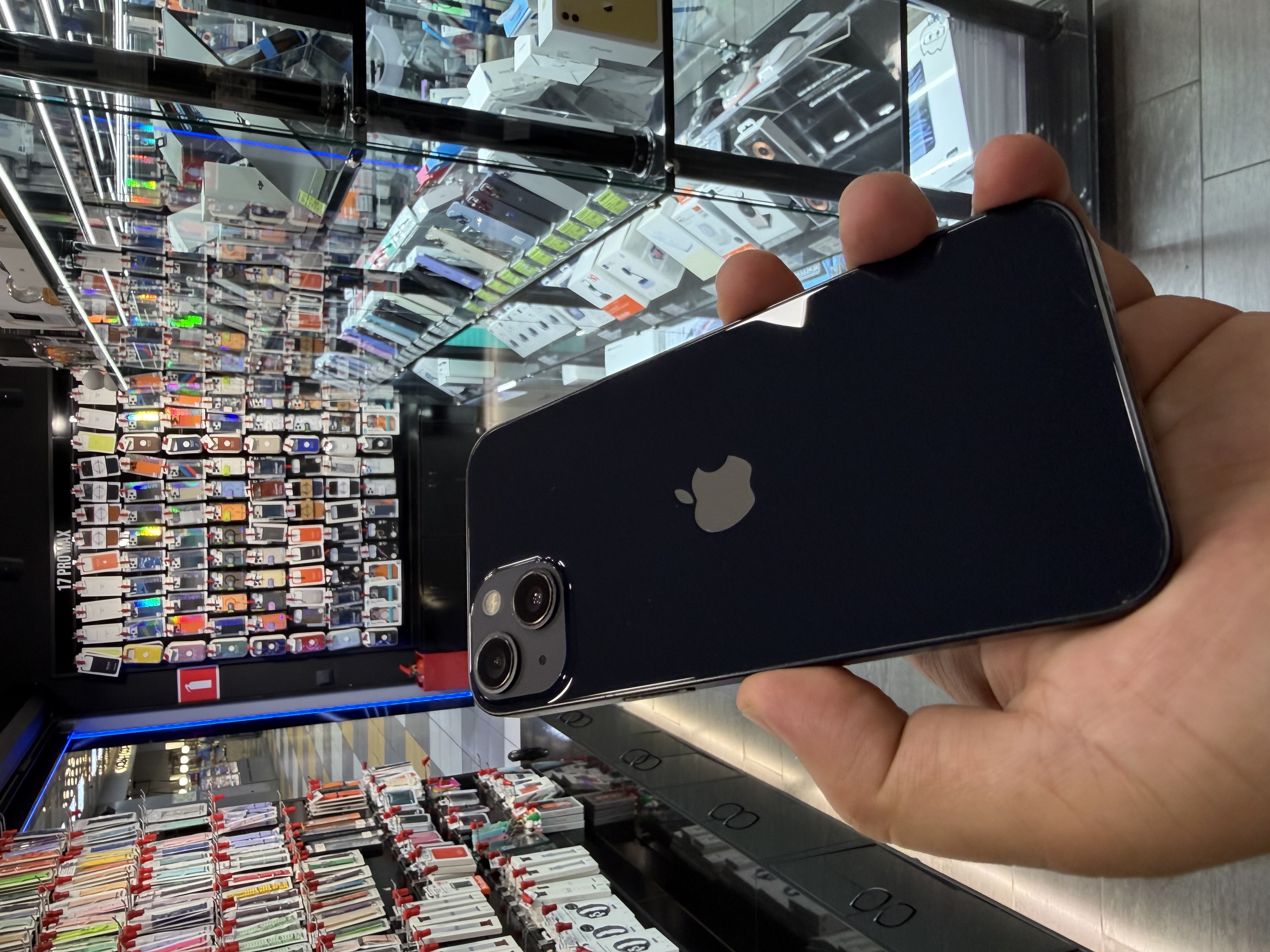 Б/У Смартфон Apple iPhone 13 128Gb Midnight