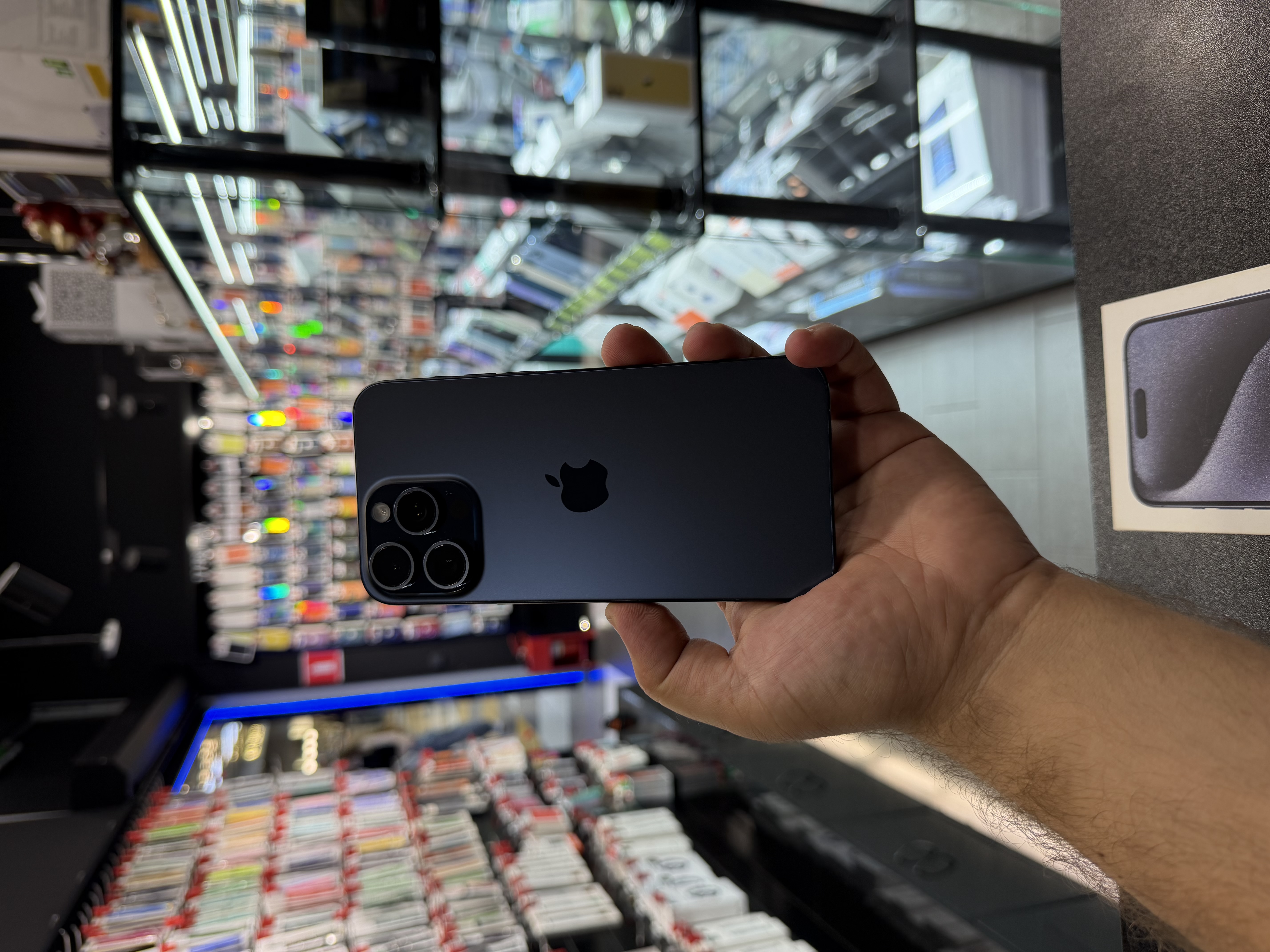 Б/У Смартфон Apple iPhone 15 Pro Max 256Gb Blue Titanium