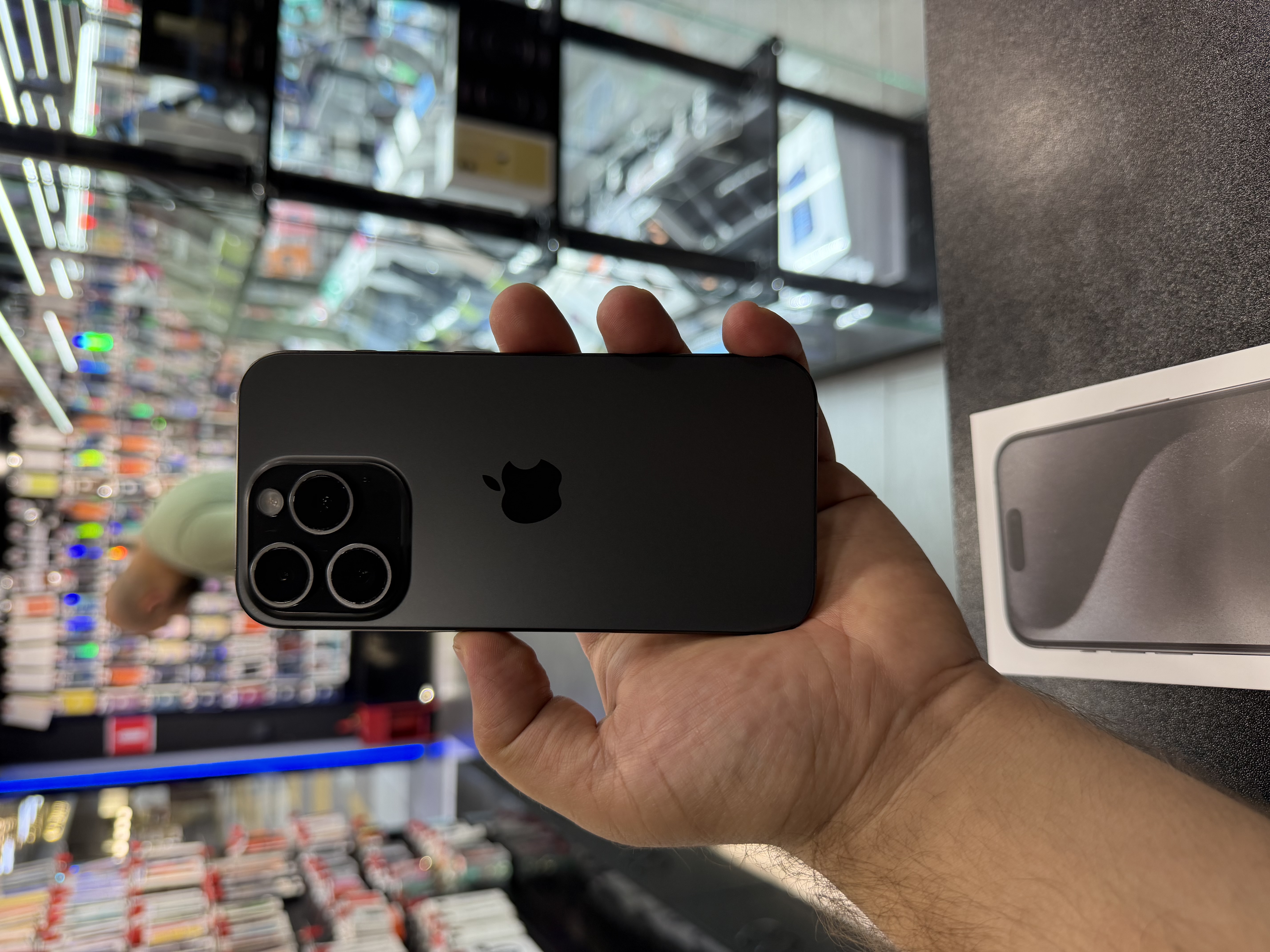 Б/У Смартфон Apple iPhone 15 Pro 256Gb Black Titanium