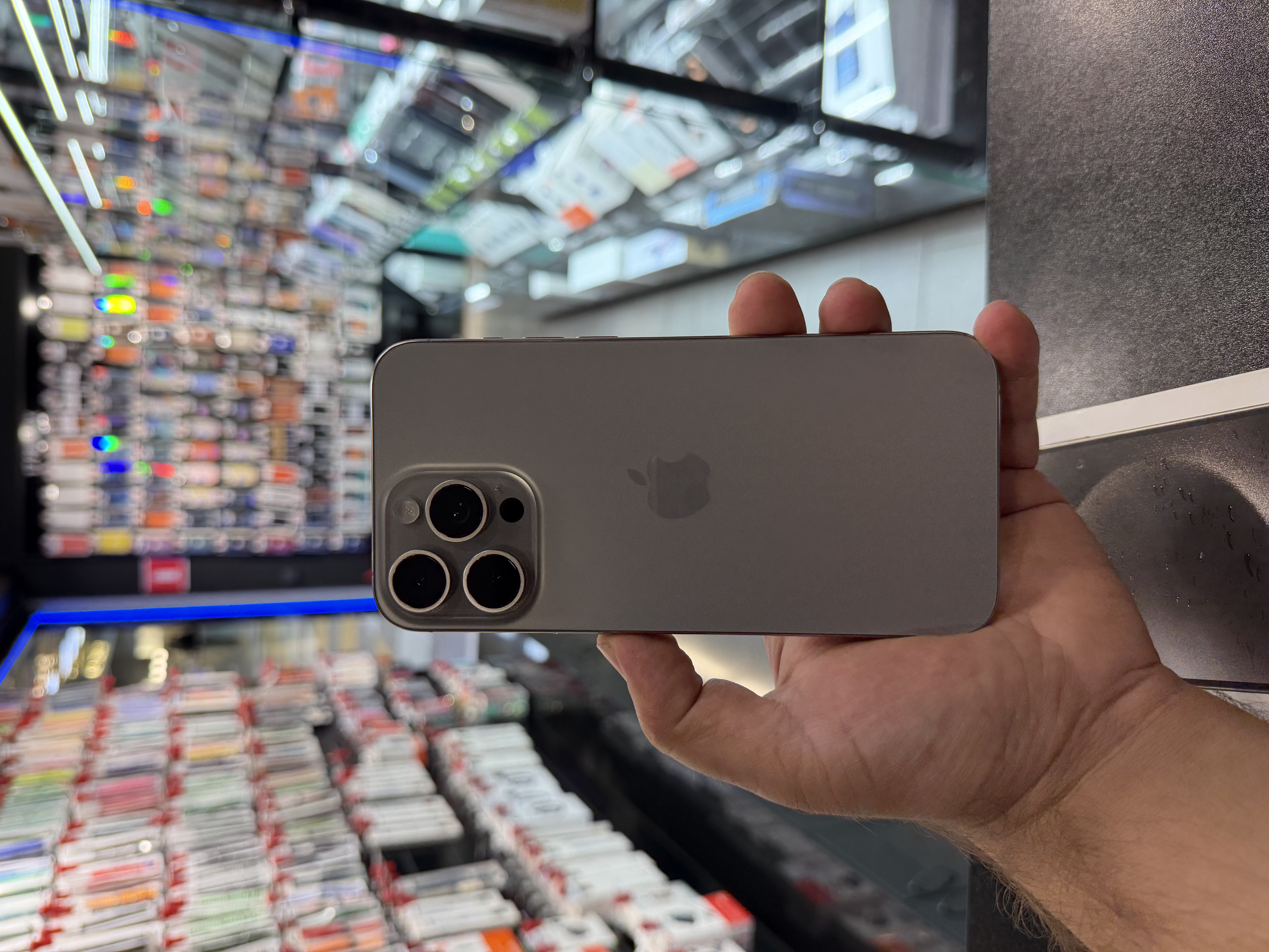 Б/У Смартфон Apple iPhone 15 Pro Max 256Gb Natural Titanium