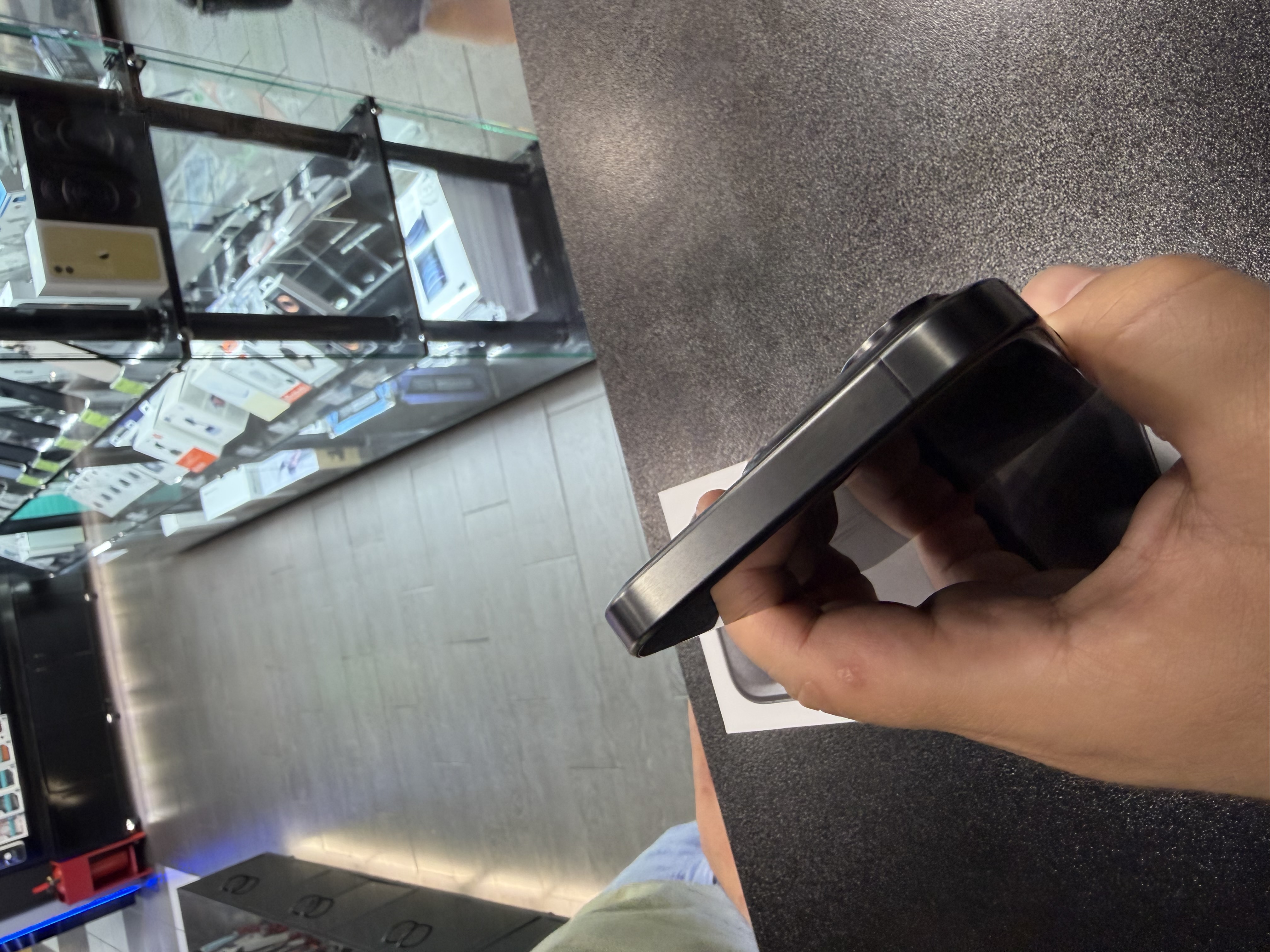 Б/У Смартфон Apple iPhone 15 Pro 256Gb Black Titanium