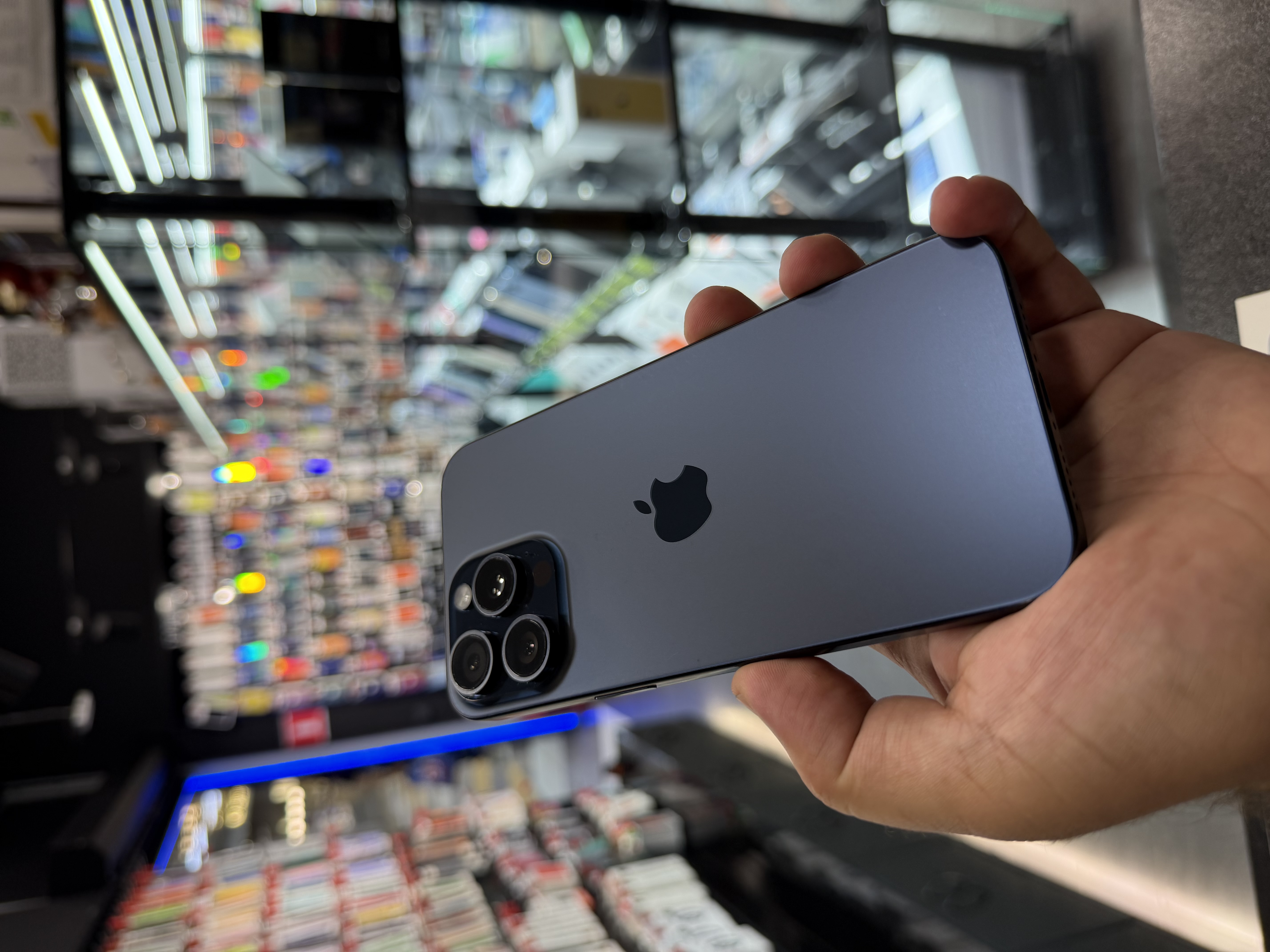 Б/У Смартфон Apple iPhone 15 Pro Max 256Gb Blue Titanium